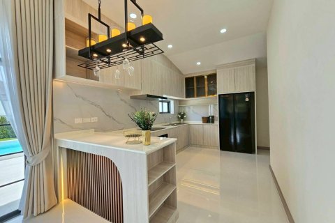 Villa in Pattaya, Thailand 4 bedrooms № 167110 - photo 8