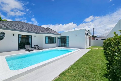 Villa in Pattaya, Thailand 4 bedrooms № 167110