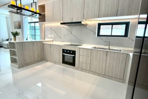 Villa in Pattaya, Thailand 4 bedrooms № 167110 - photo 5