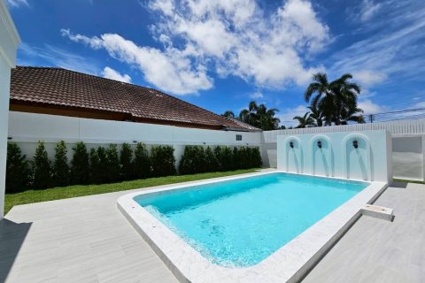 Villa in Pattaya, Thailand 4 bedrooms № 167110 - photo 2