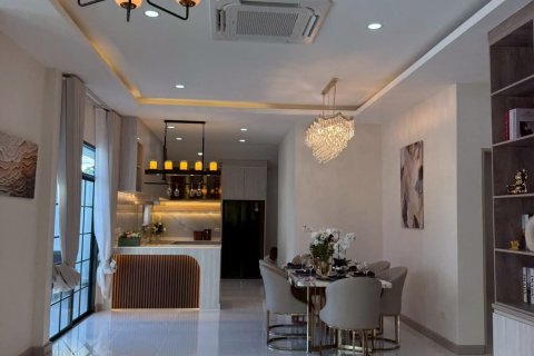 Villa in Pattaya, Thailand 4 bedrooms № 167110 - photo 6