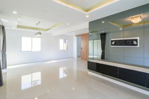House in Pattaya, Thailand 2 bedrooms № 162889 - photo 2