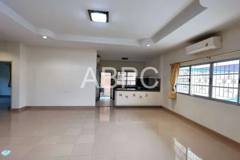 Casa de 3 dormitorios en Pattaya, Tailandia № 211908 - foto 4