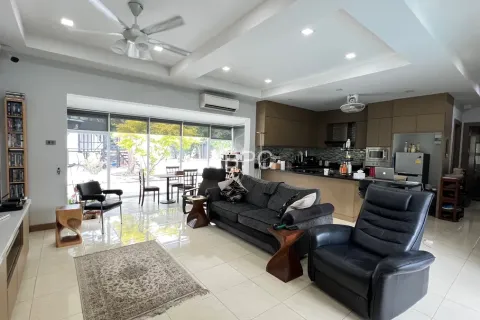 Casa de 3 dormitorios en Pattaya, Tailandia № 211906 - foto 3