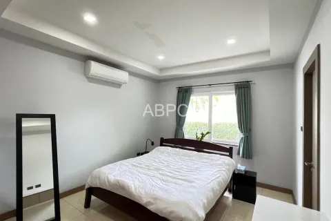 Casa de 3 dormitorios en Pattaya, Tailandia № 211906 - foto 12