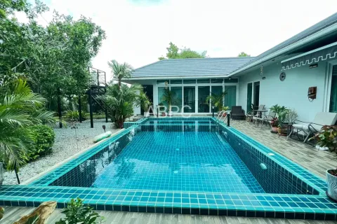 Casa de 3 dormitorios en Pattaya, Tailandia № 211906 - foto 10