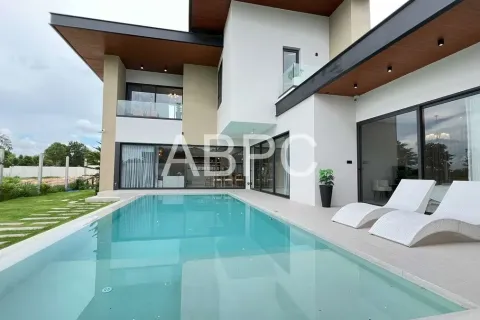 Casa de 4 dormitorios en Pattaya, Tailandia № 211907 - foto 7