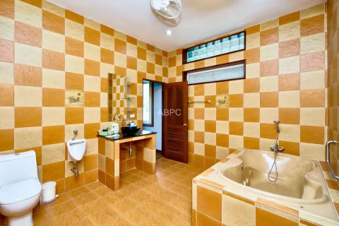 Casa de 6 dormitorios en Pattaya, Tailandia № 211905 - foto 4