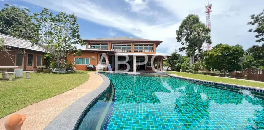 Casa de 6 dormitorios en Pattaya, Tailandia № 211905