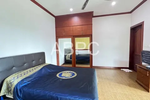 Casa de 6 dormitorios en Pattaya, Tailandia № 211905 - foto 6