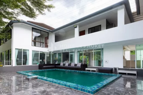 Коммерческая недвижимость в Пхукете, Таиланд 1м2  № 133587 - фото 1