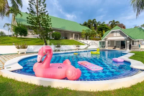 House in Phuket, Thailand 5 bedrooms № 133590 - photo 2