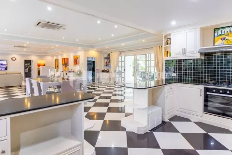 House in Phuket, Thailand 5 bedrooms № 133590 - photo 9