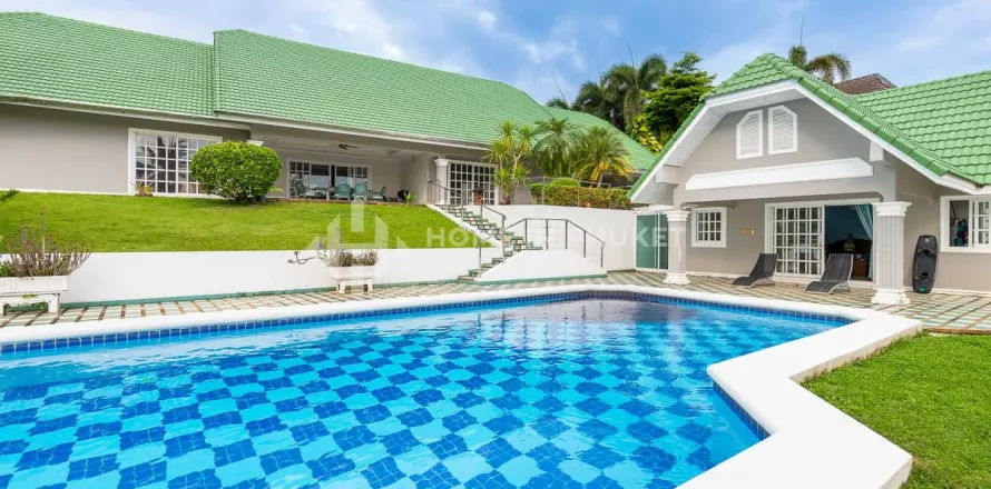 House in Phuket, Thailand 5 bedrooms № 133590