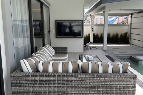 Villa in Pattaya, Thailand 4 bedrooms № 165571 - photo 11