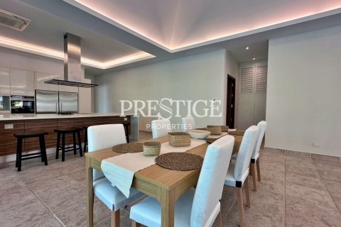 House in Pattaya, Thailand 5 bedrooms № 198671 - photo 6