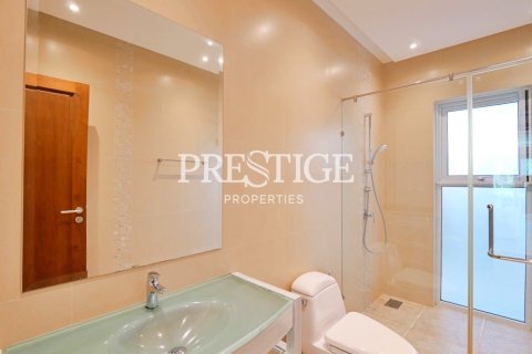 House in Pattaya, Thailand 5 bedrooms № 198671 - photo 15
