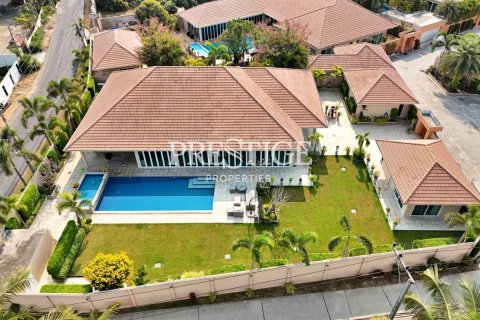 House in Pattaya, Thailand 5 bedrooms № 198671 - photo 27