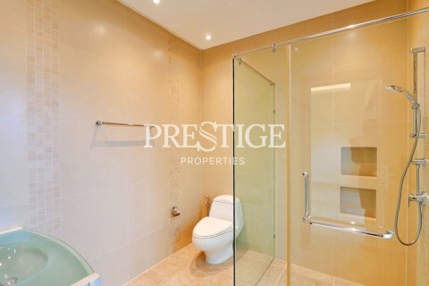 House in Pattaya, Thailand 5 bedrooms № 198671 - photo 17