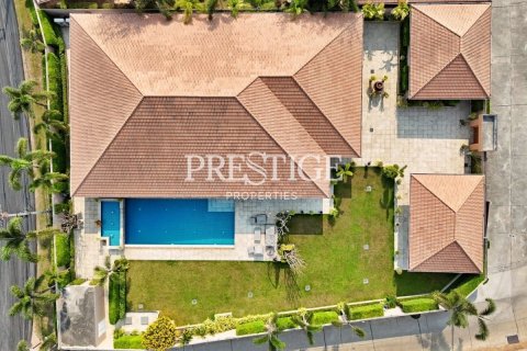 House in Pattaya, Thailand 5 bedrooms № 198671 - photo 28