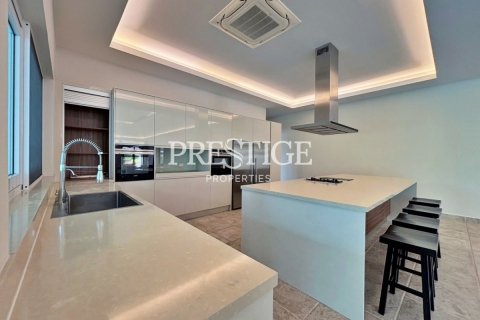 House in Pattaya, Thailand 5 bedrooms № 198671 - photo 8