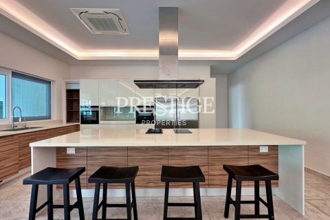 House in Pattaya, Thailand 5 bedrooms № 198671 - photo 7