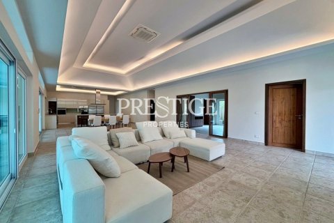 House in Pattaya, Thailand 5 bedrooms № 198671 - photo 3