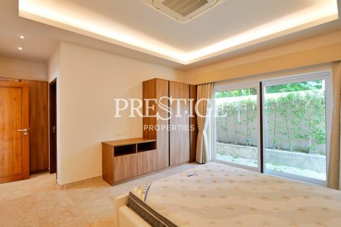 House in Pattaya, Thailand 5 bedrooms № 198671 - photo 14
