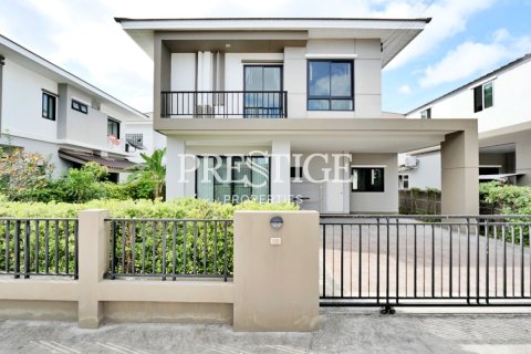 House in Pattaya, Thailand 4 bedrooms № 198670