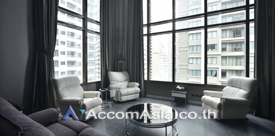 Condominio de 3 dormitorios en Khlong Toei, Bangkok, Tailandia № 215615