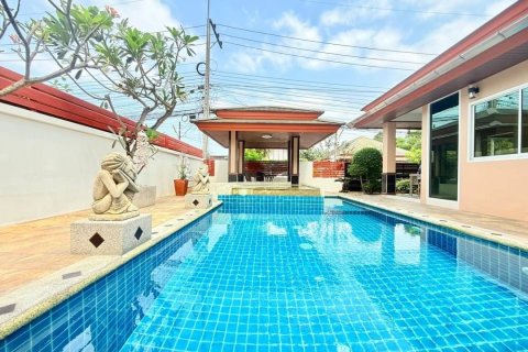 House in Pattaya, Thailand 3 bedrooms № 135712