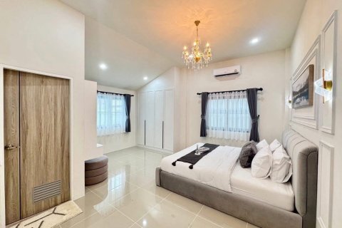 Villa in Pattaya, Thailand 3 bedrooms № 156844 - photo 14