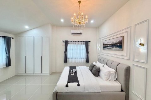 Villa in Pattaya, Thailand 3 bedrooms № 156844 - photo 5