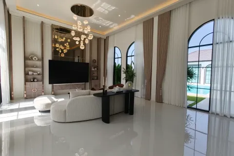 Casa de 5 dormitorios en Pattaya, Tailandia № 212170 - foto 14