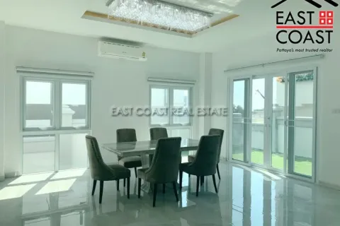 Casa de 4 dormitorios en Pattaya, Tailandia № 212166 - foto 15