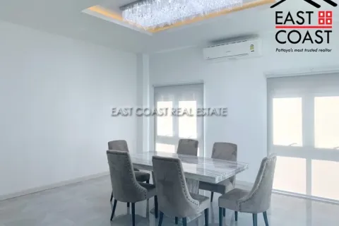 Casa de 4 dormitorios en Pattaya, Tailandia № 212166 - foto 12