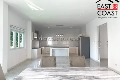 Casa de 4 dormitorios en Pattaya, Tailandia № 212166 - foto 13