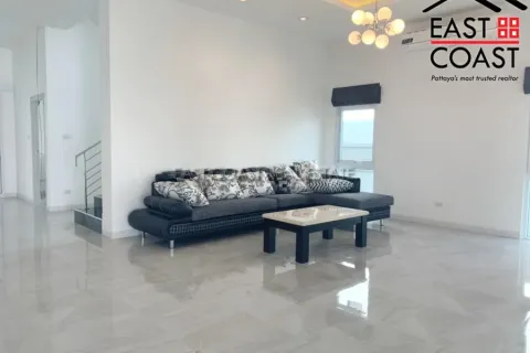 Casa de 4 dormitorios en Pattaya, Tailandia № 212166 - foto 4
