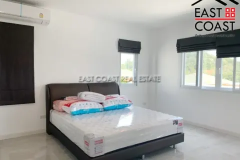 Casa de 4 dormitorios en Pattaya, Tailandia № 212166 - foto 17