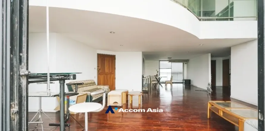 Duplex in Bang Na, Bangkok, Thailand 5 Schlafzimmer № 217251