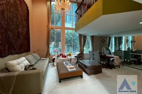 Maison à Watthana, Bangkok, Thaïlande 4 chambres № 215237