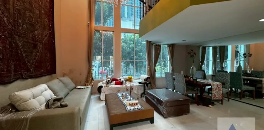 Haus in Watthana, Bangkok, Thailand 4 Schlafzimmer № 215237