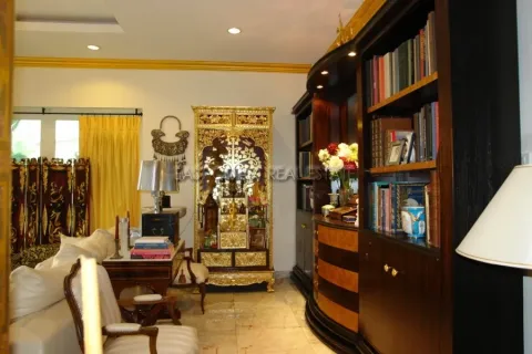 Casa de 3 dormitorios en Pattaya, Tailandia № 213950 - foto 10