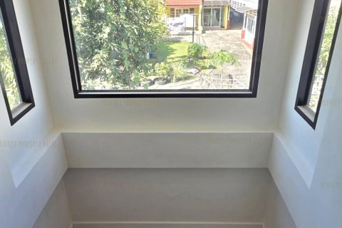 House in Pathum Thani, Thailand 4 bedrooms № 159267 - photo 6