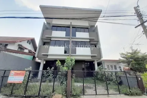 Townhouse à Nonthaburi, Thaïlande 3 chambres № 156686