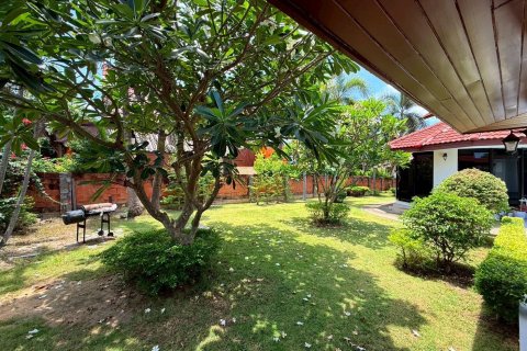 House in Pattaya, Thailand 5 bedrooms № 156683 - photo 20