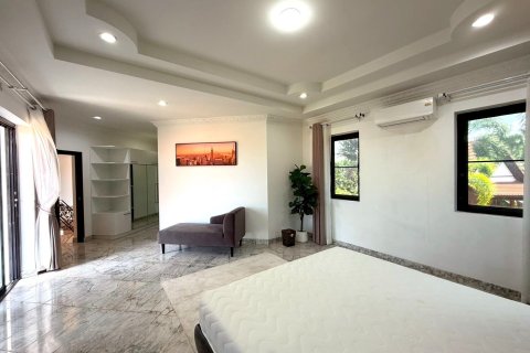 House in Pattaya, Thailand 5 bedrooms № 156683 - photo 12