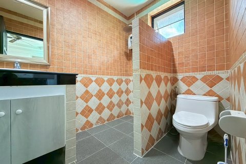 House in Pattaya, Thailand 5 bedrooms № 156683 - photo 9