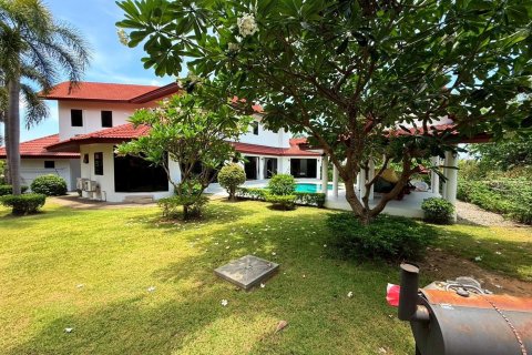 House in Pattaya, Thailand 5 bedrooms № 156683 - photo 21