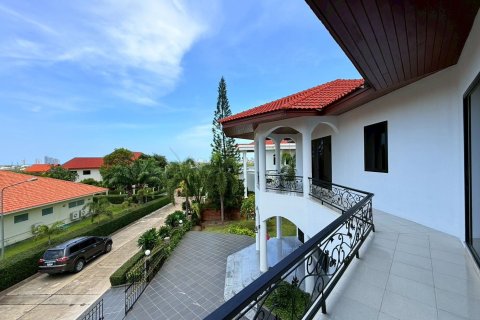 House in Pattaya, Thailand 5 bedrooms № 156683 - photo 13